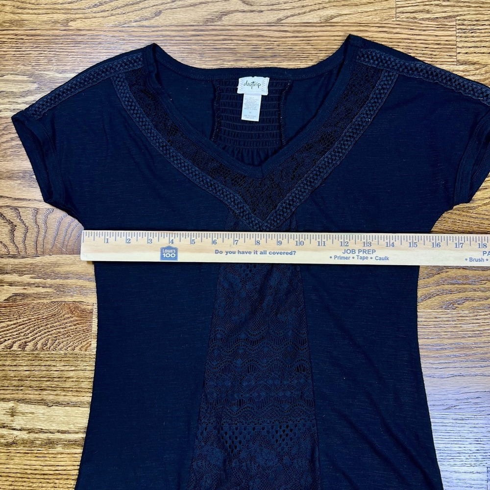 Daytrip Black Y2K Fitted T-Shirt Short Sleeve Wide V-Neck Lace Trim Sz M - Picture 4 of 5